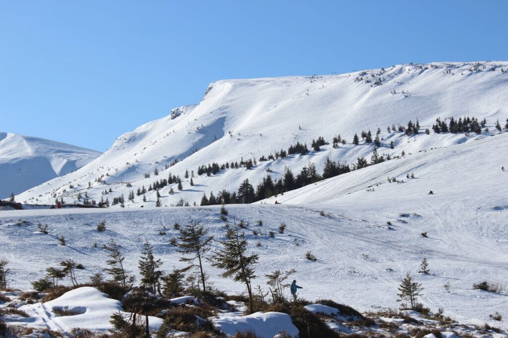 Winter Engagement Photos: Creative Ideas 6 - Blue Bend Photography Winter Engagement Photos: Creative Ideas 5