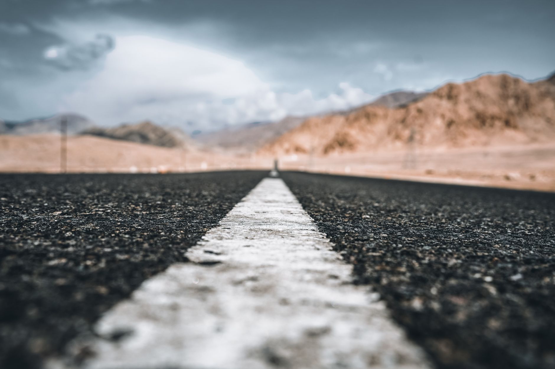 Leading Lines in Photography: What They Are, How to Find Them, and Why They Work 1